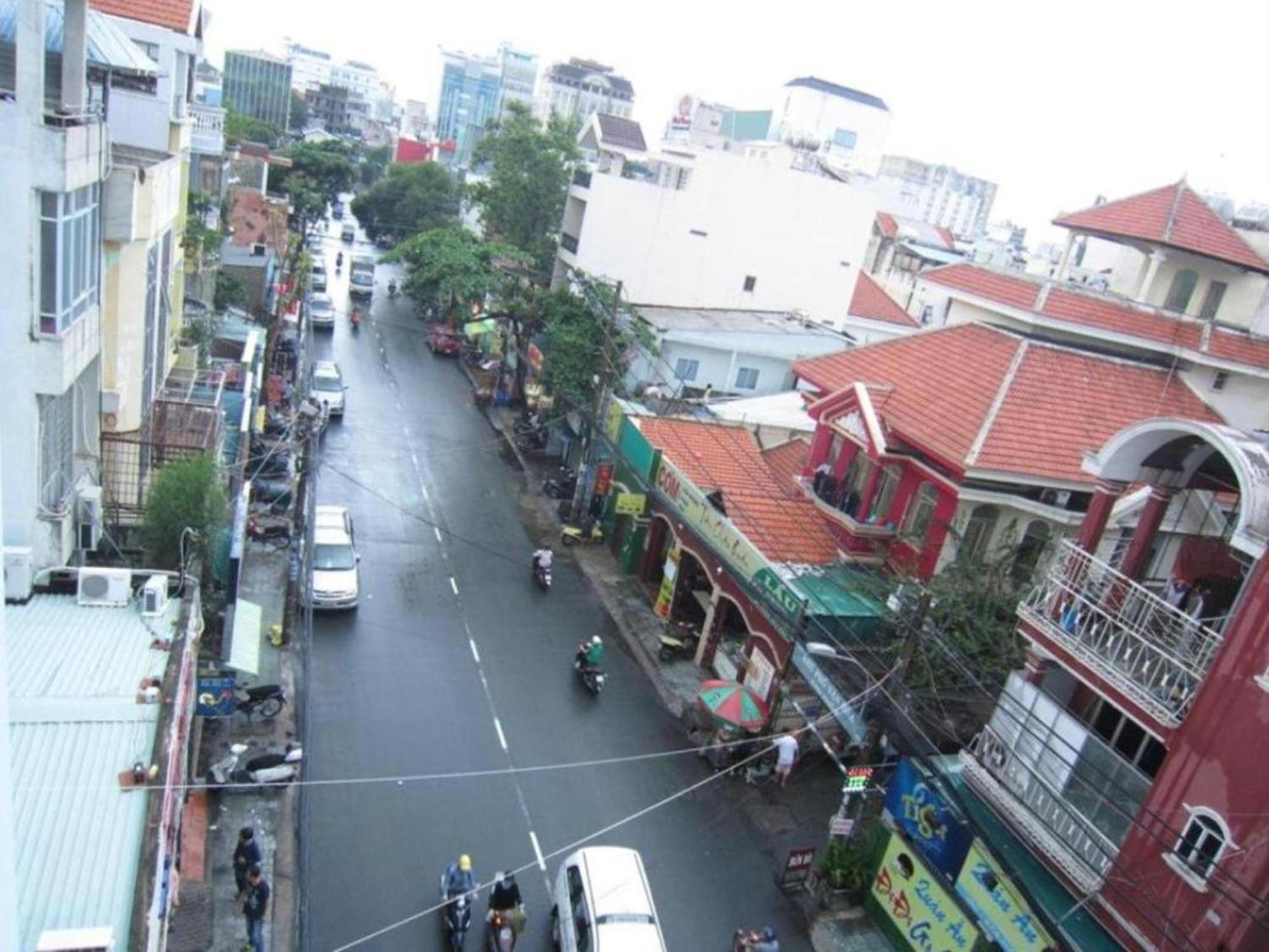 Thu Hà